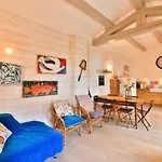 Seaside With Tennis Courts Holiday home *