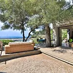 Seaside With Tennis Courts Holiday home *