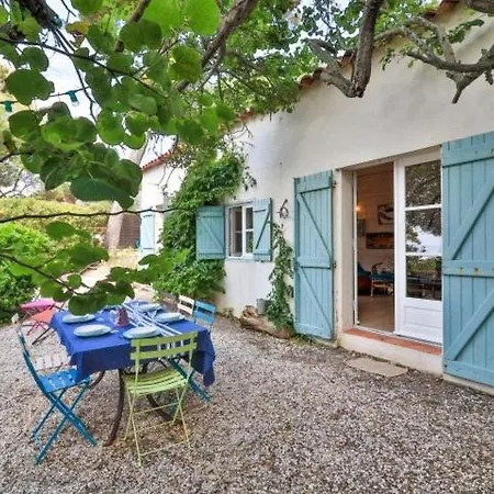 Seaside With Tennis Courts Holiday home Hyeres