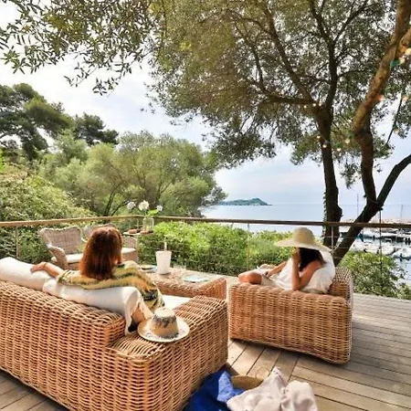 Seaside With Tennis Courts *