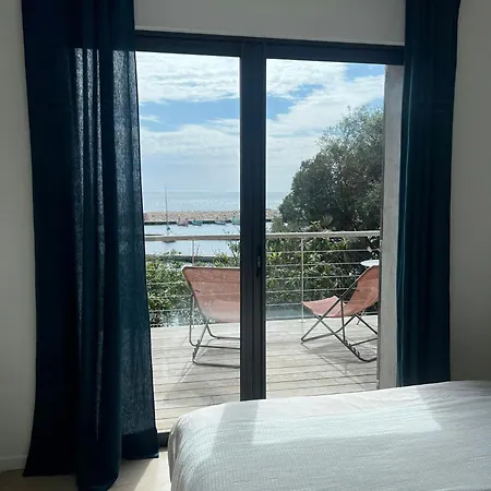 Seaside With Tennis Courts