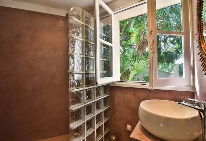 Seaside With Tennis Courts Holiday home *