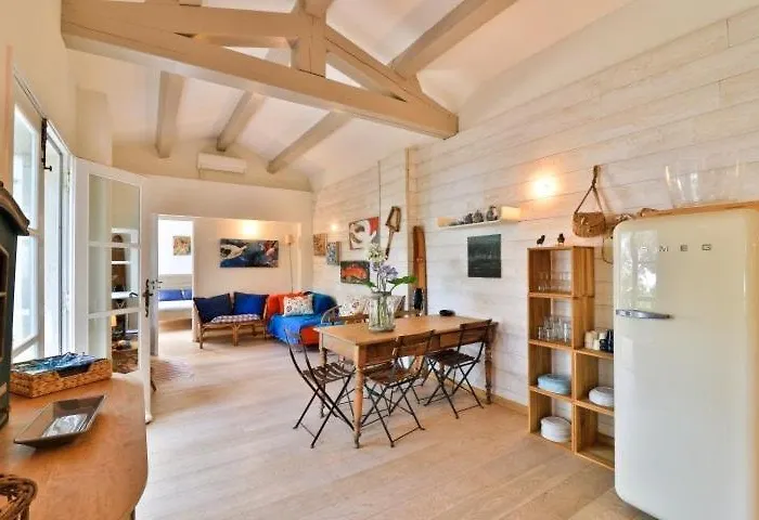 Seaside With Tennis Courts Holiday home Hyeres