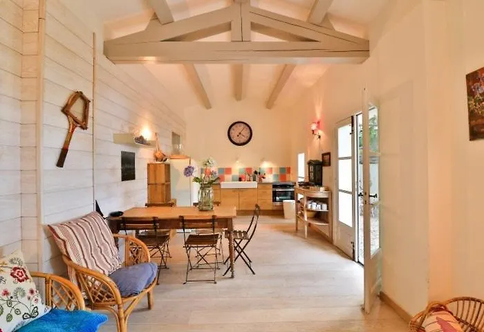 Seaside With Tennis Courts Hébergement de vacances