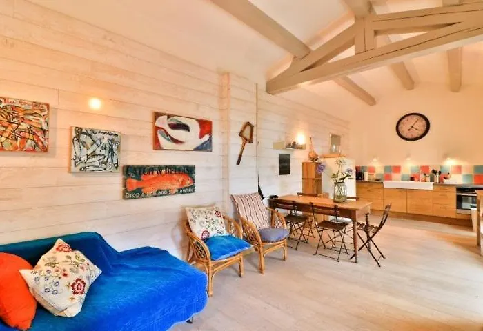 Seaside With Tennis Courts Holiday home *