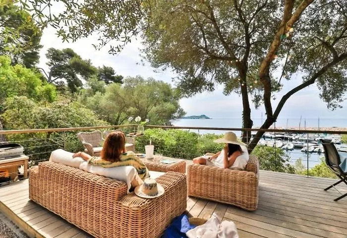 Seaside With Tennis Courts *