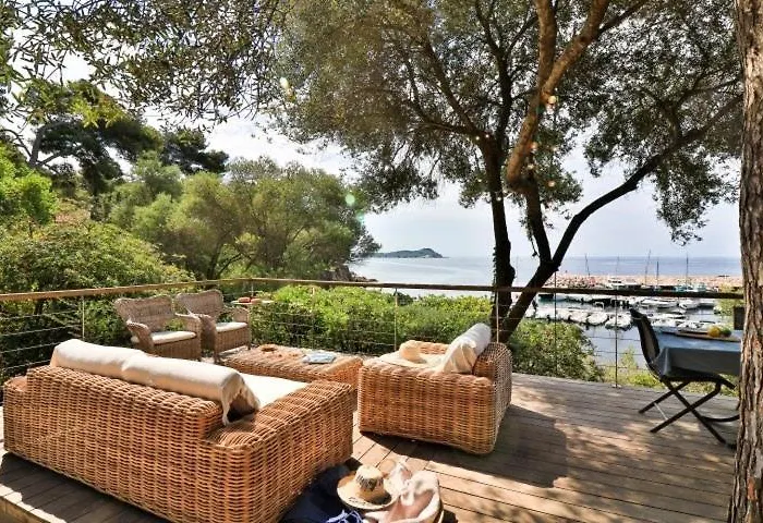 Seaside With Tennis Courts Holiday home